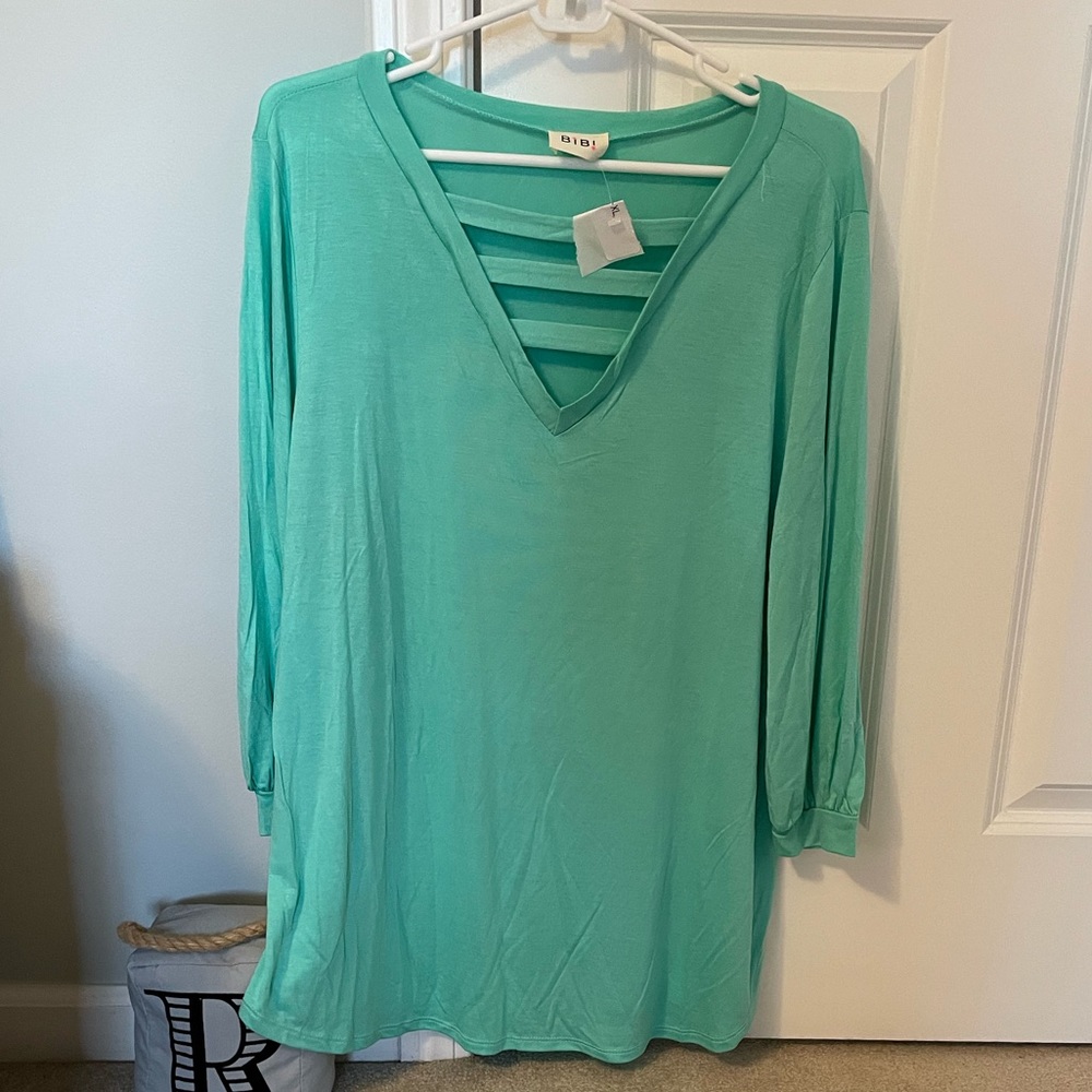 062. NWT BiBi Aqua /Mint Green Color Short Sleeves Top! V Neck Cut out Sz XL